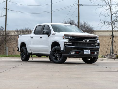 Used 2021 Chevrolet Silverado 1500 LT Trail Boss w/ Convenience Package II image 2