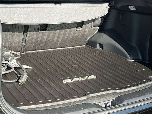 Certified 2021 Toyota RAV4 SE image 27