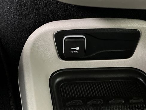 Used 2024 Chrysler Pacifica Touring-L image 23