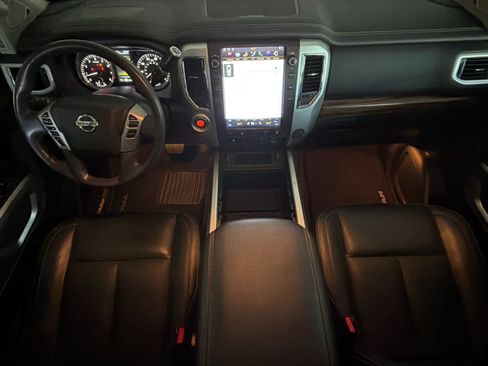 Used 2017 Nissan Titan SL RWD image 3