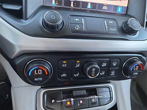 Used 2022 GMC Acadia SLT w/ Technology Package image 13