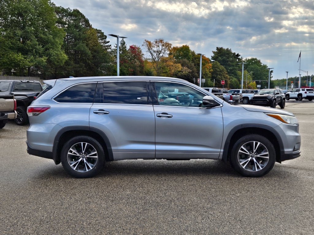 Used 2016 Toyota Highlander XLE AWD/4WD image 7