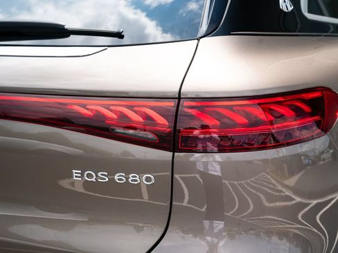 Used 2024 Mercedes-Benz Maybach EQS 680 4MATIC image 14