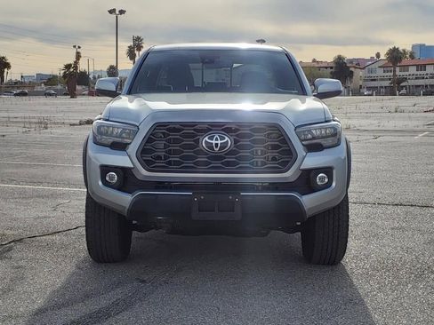 Used 2022 Toyota Tacoma TRD Off-Road AWD/4WD image 3