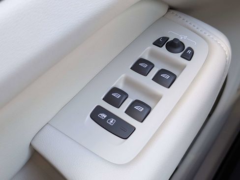 New 2026 Volvo XC60 B5 Ultra w/ Protection Package Premier image 23