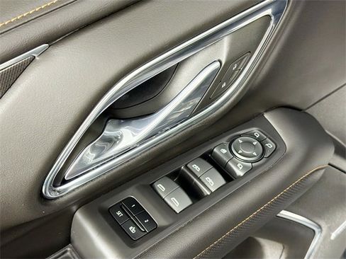 Used 2023 GMC Yukon XL AT4 image 16