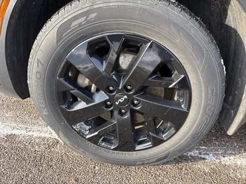 Certified 2022 Kia Sorento S w/ Panoramic Sunroof Package image 9