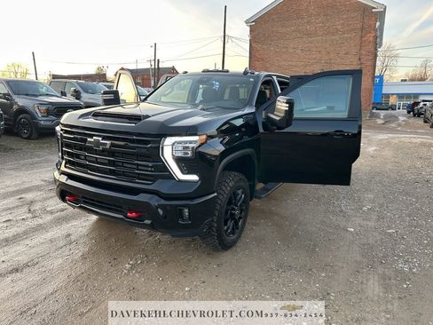 Used 2025 Chevrolet Silverado 2500 LT w/ Trail Boss Package image 10