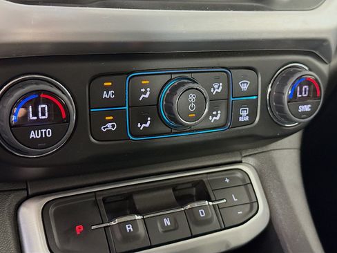 Used 2023 GMC Acadia SLE w/ Driver Convenience Package FWD image 19