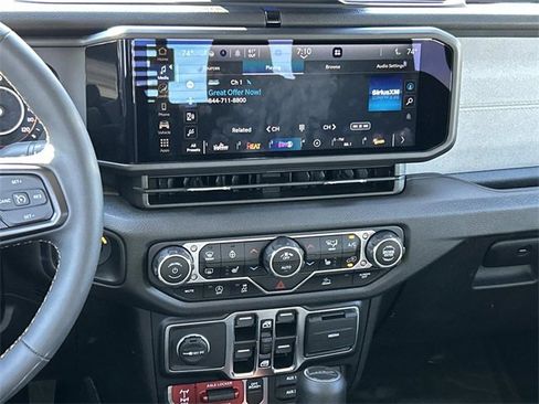 Used 2024 Jeep Gladiator Sport image 16