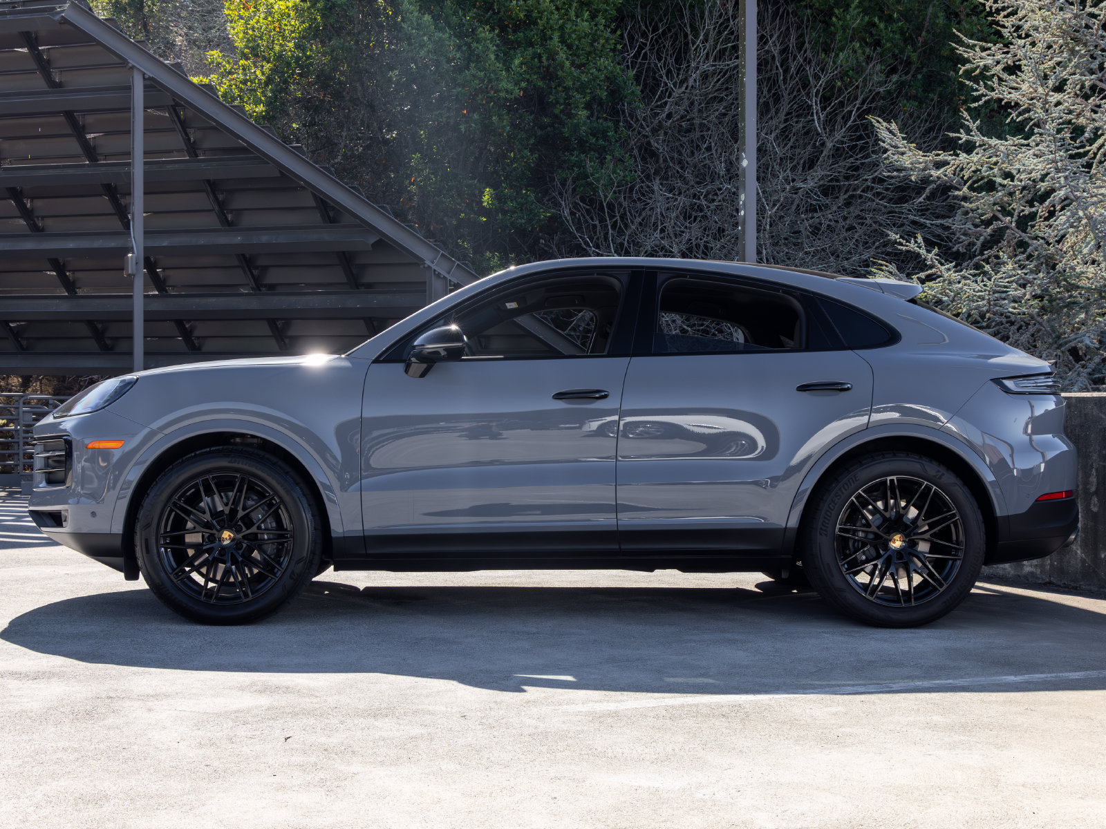 Certified 2024 Porsche Cayenne Coupe AWD/4WD image 2