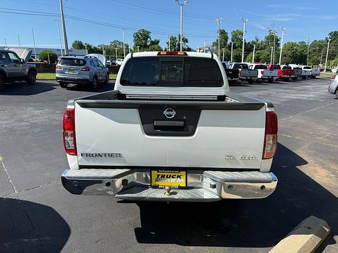 Used 2016 Nissan Frontier SL AWD/4WD image 3