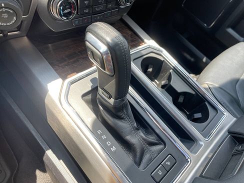 Used 2017 Ford F150 Platinum w/ Equipment Group 701A Luxury AWD/4WD image 24