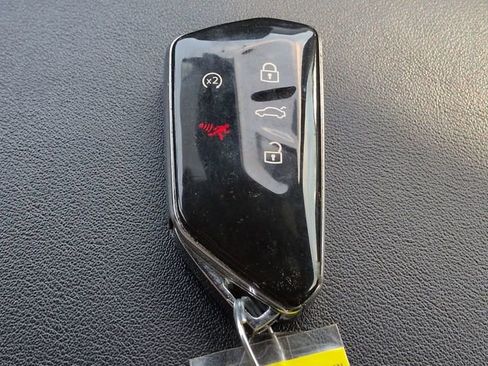 Used 2024 Volkswagen Atlas Cross Sport SE image 36