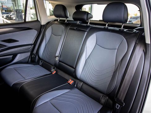 Certified 2025 Volkswagen Tiguan SE image 30