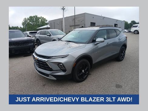 Used 2024 Chevrolet Blazer LT AWD/4WD image 1