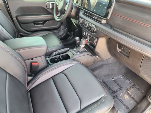 Used 2024 Jeep Wrangler Unlimited Rubicon image 16