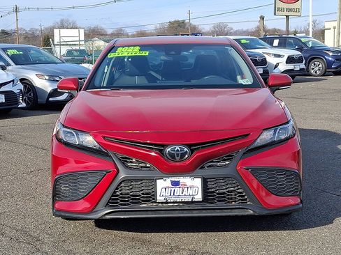 Used 2022 Toyota Camry SE image 2