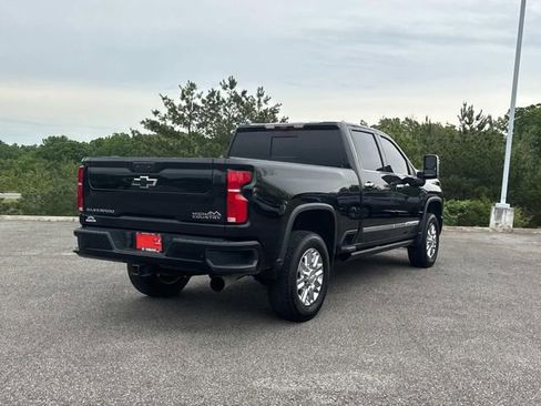 Used 2024 Chevrolet Silverado 2500 High Country w/ High Country Premium Package AWD/4WD image 4