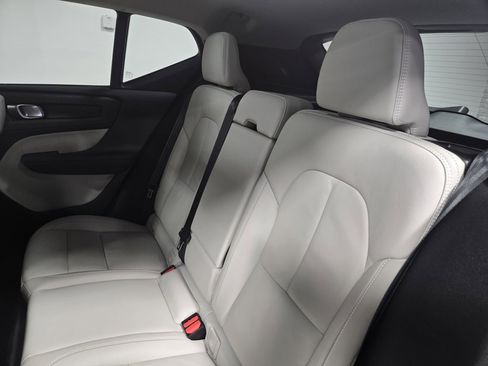 Used 2024 Volvo XC40 B5 Plus image 32