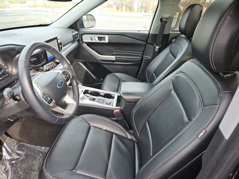 Used 2023 Ford Explorer XLT w/ Equipment Group 202A image 19