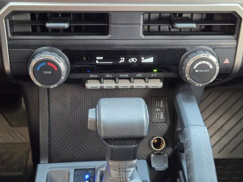 Used 2025 Toyota 4Runner SR5 AWD/4WD image 21