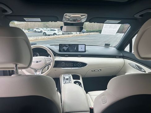 Used 2024 Genesis Electrified GV70 Advanced image 21