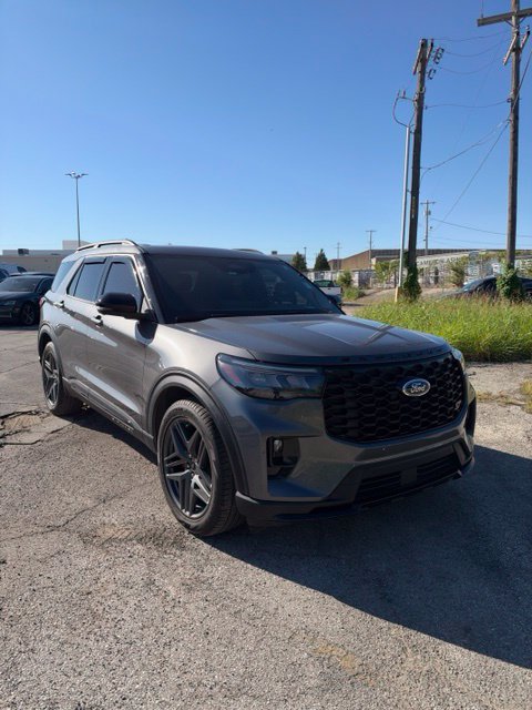 Used 2025 Ford Explorer ST w/ Sun And Sound Package AWD/4WD image 3