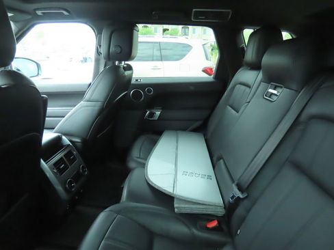 Used 2019 Land Rover Range Rover Sport HSE image 6