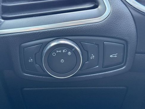 Used 2018 Ford Edge Titanium w/ Equipment Group 302A AWD/4WD image 18