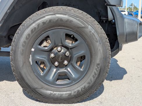 Used 2020 Jeep Gladiator Sport w/ Trailer Tow Package image 14