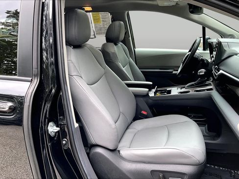 Used 2023 Toyota Sienna XLE w/ XLE Plus Package AWD/4WD image 9