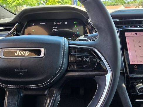 Used 2022 Jeep Grand Cherokee Overland AWD/4WD image 19