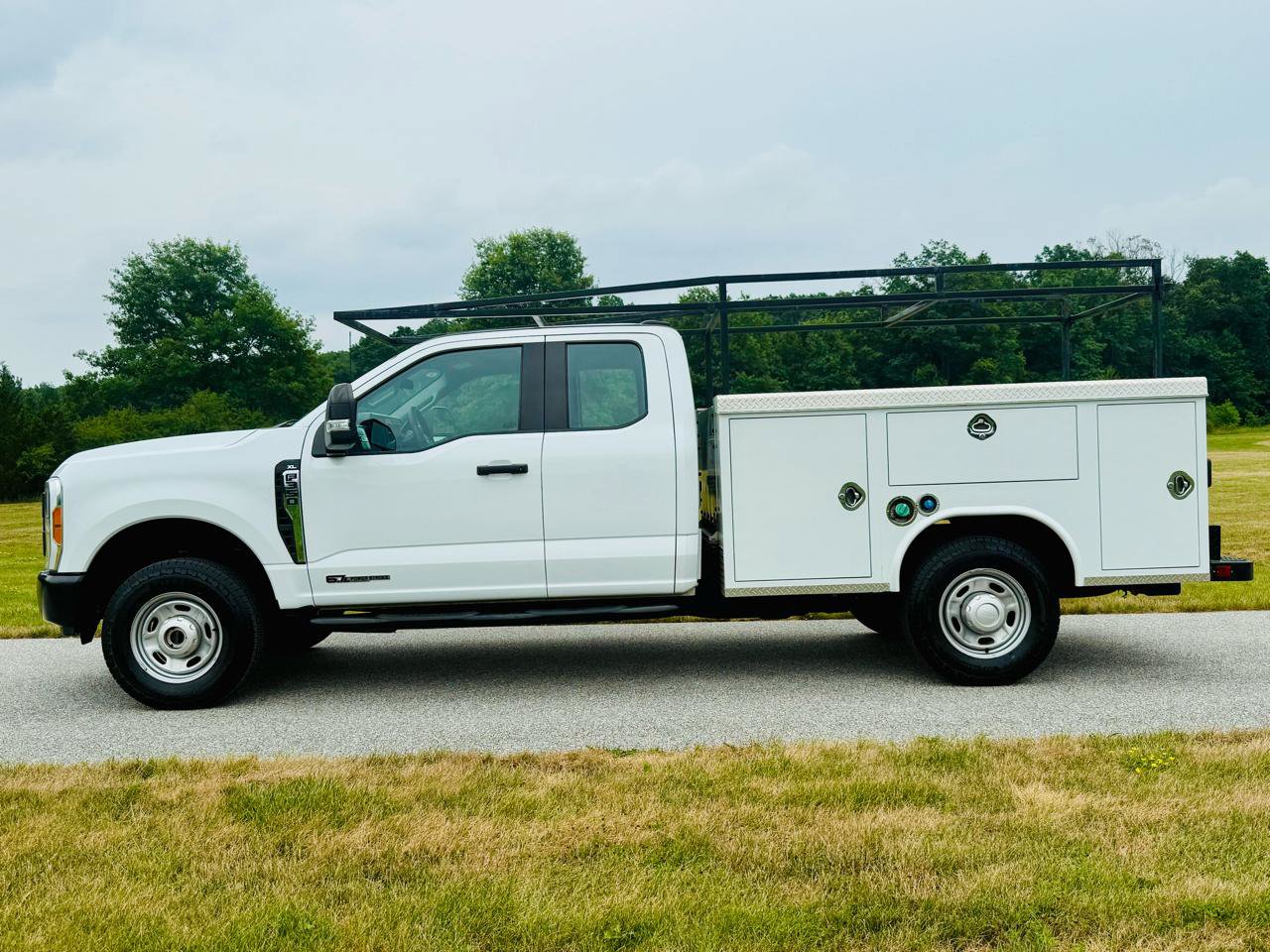 Used 2023 Ford F350 XL AWD/4WD image 2