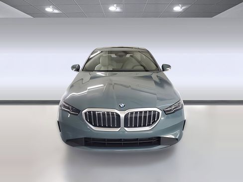 Used 2025 BMW 530i w/ Premium Package image 2