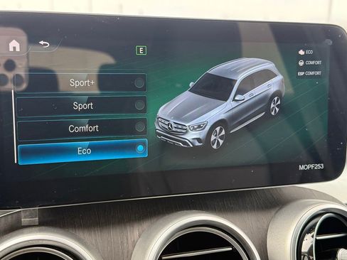 Used 2022 Mercedes-Benz GLC 300 4MATIC image 16