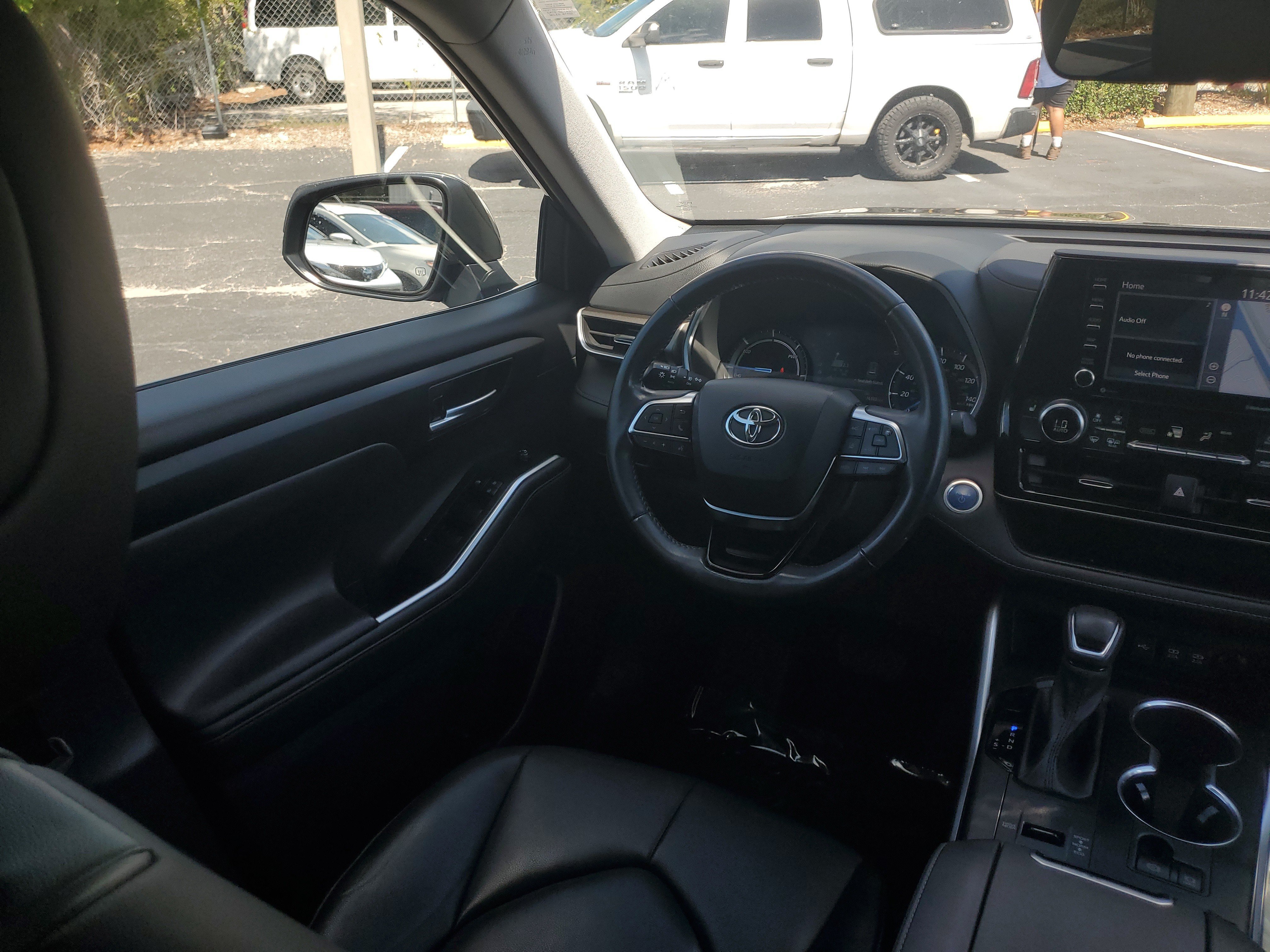 Certified 2021 Toyota Highlander XLE AWD/4WD image 22