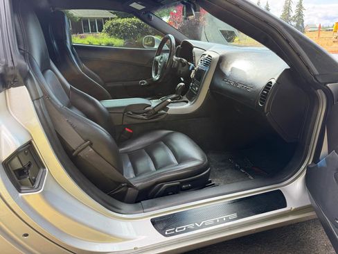 Used 2007 Chevrolet Corvette Coupe w/ Preferred Equipment Group RWD image 21