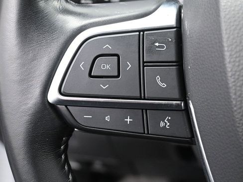 Certified 2021 Toyota Highlander XLE image 17