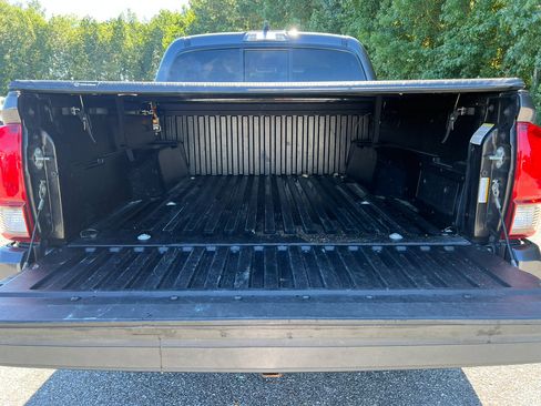 Used 2022 Toyota Tacoma SR image 5