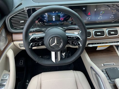 New 2026 Mercedes-Benz GLS 580 4MATIC image 15