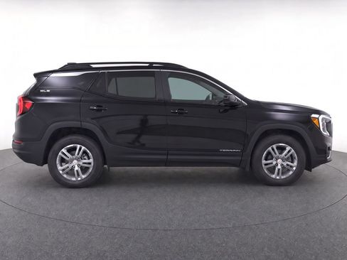 Used 2024 GMC Terrain SLE w/ Driver Convenience Package FWD image 9