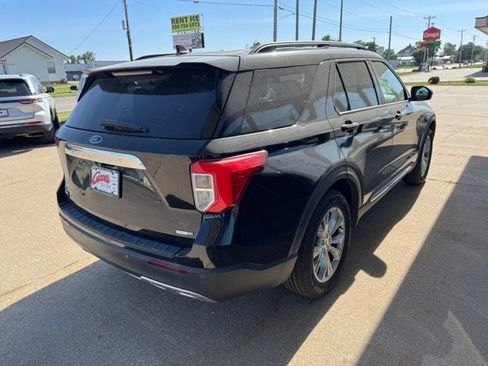 Used 2020 Ford Explorer XLT w/ Equipment Group 202A AWD/4WD image 5