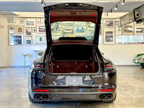 Used 2018 Porsche Panamera Turbo image 33
