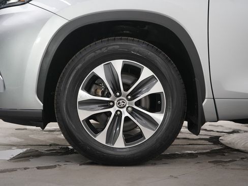 Used 2023 Toyota Highlander XLE image 32