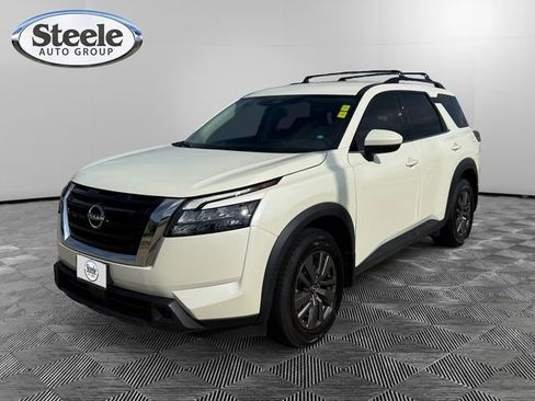 Used 2023 Nissan Pathfinder SV image 1