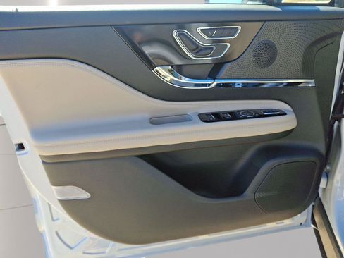 New 2026 Lincoln Corsair Premiere image 10