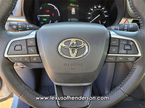 Used 2022 Toyota Sienna XLE image 28