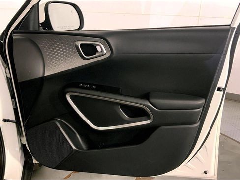 Certified 2025 Kia Soul LX FWD image 25