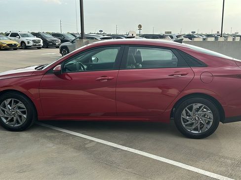 Certified 2024 Hyundai Elantra SEL FWD image 9